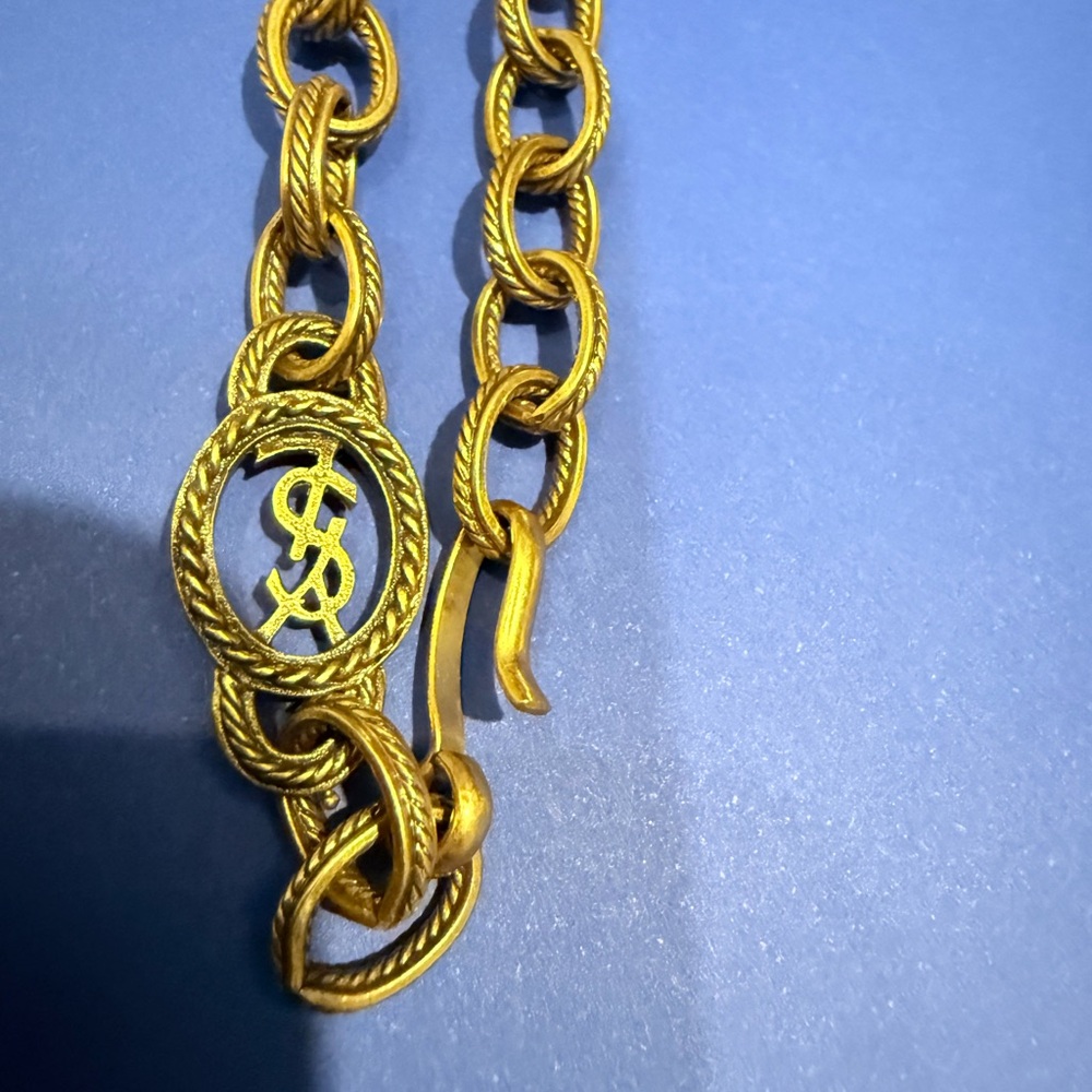 Yves Saint Laurent Vintage “Gripoix” Gold Plated Necklace. - Picture 6 of 6